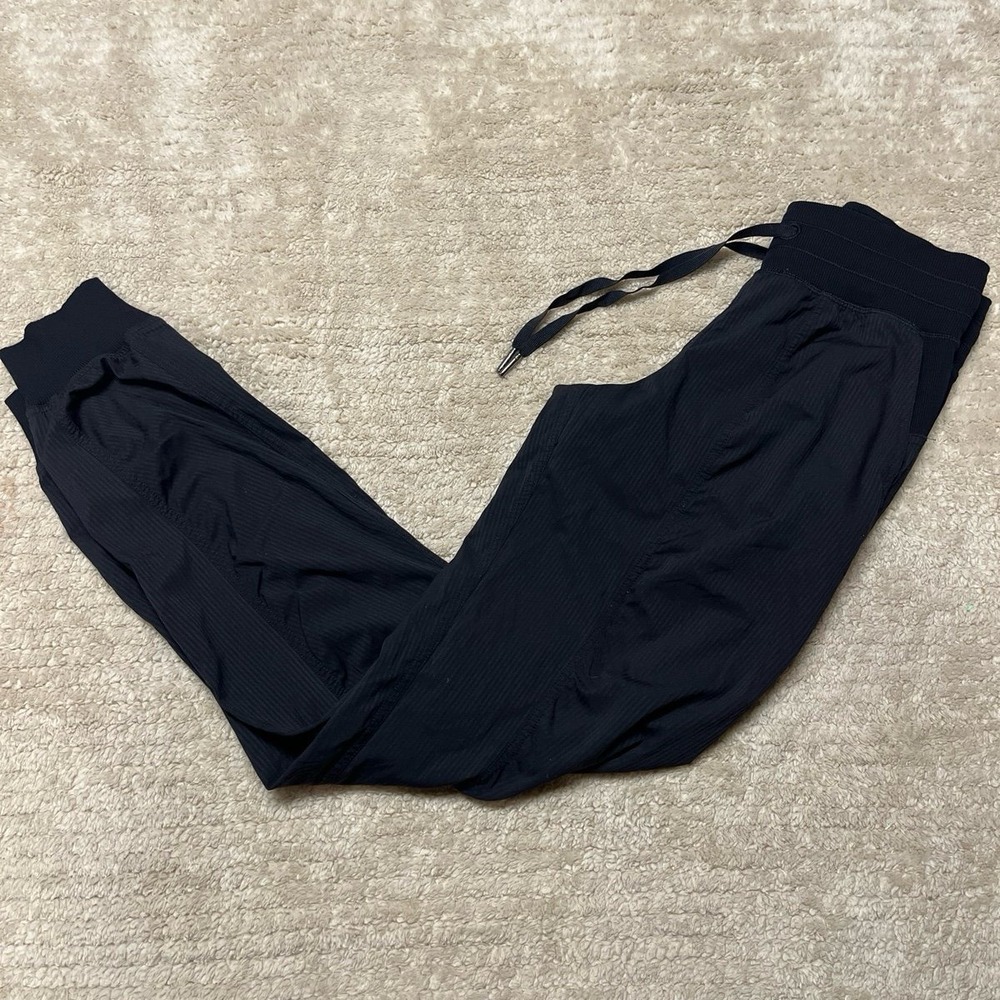 Lululemon Dance Studio Mid-rise Jogger full length size 2 square dot Black